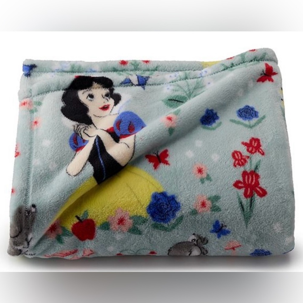 Disney Snow White Plush Oversized Throw Blanket
